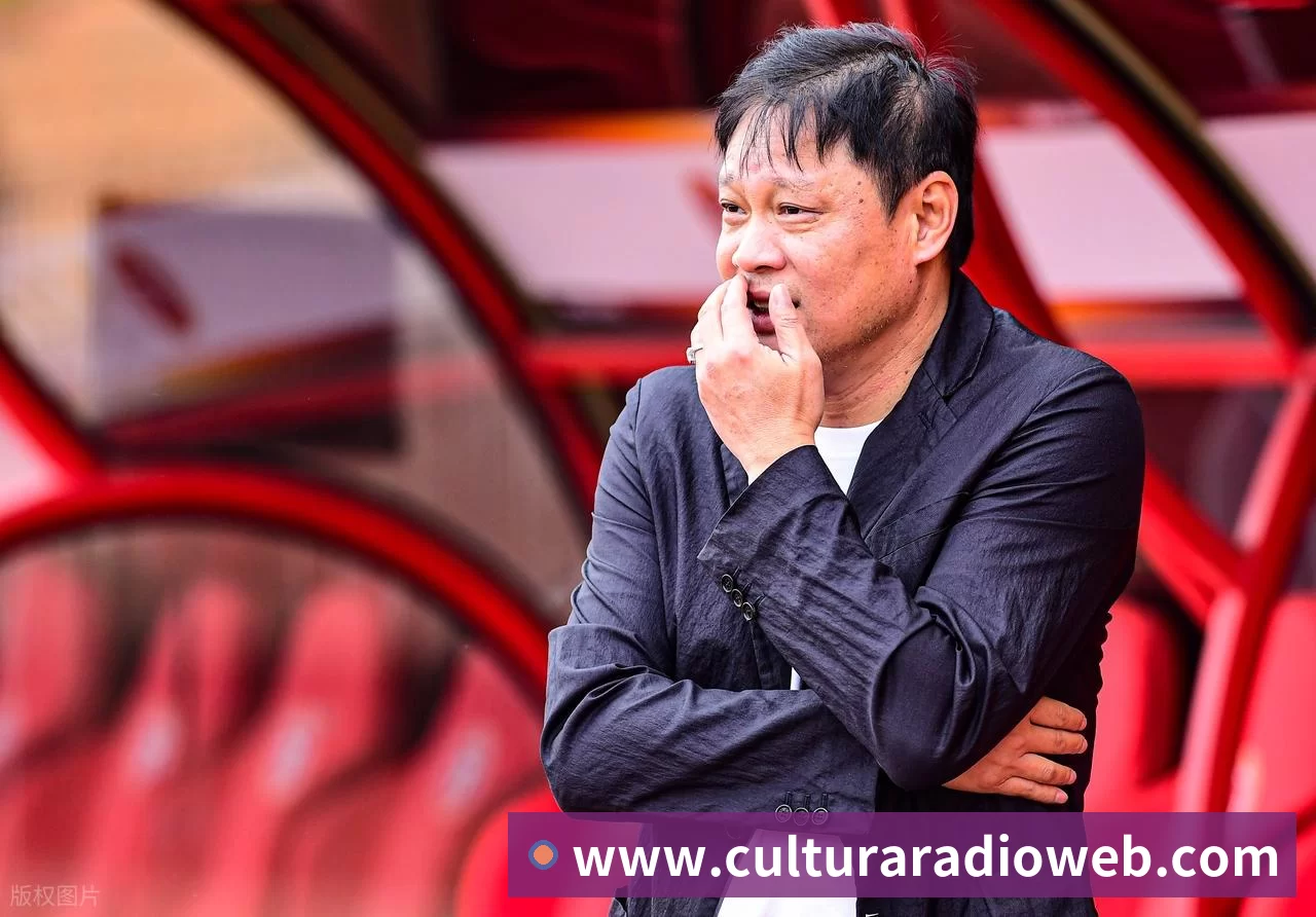 网球巅峰对决回顾：桑普拉斯与费德勒的传奇瞬间与技战术较量